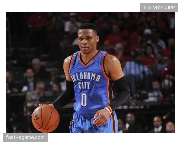 威斯布鲁克改变持球节奏主导快攻，效率结构较上赛季显著提升